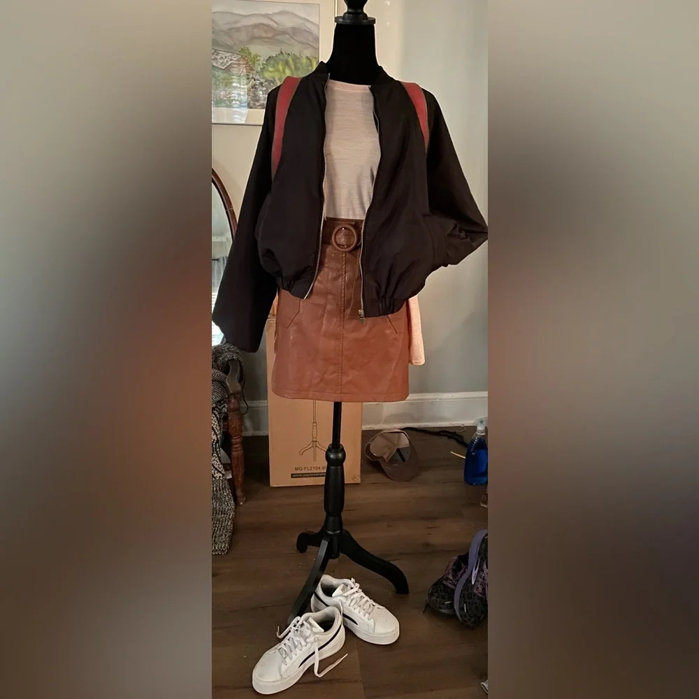 Versona faux leather belted miniskirt - Picture 2 of 10
